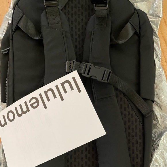 NWT LULULEMON Cruiser Backpack 23L  BLACK TRAVEL perfect brand new w all tags - Picture 10 of 14